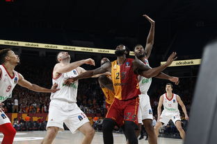 欧联杯四强战激情夜！奥斯梅恩里突外投，纽约尼克斯险胜拜仁慕尼黑